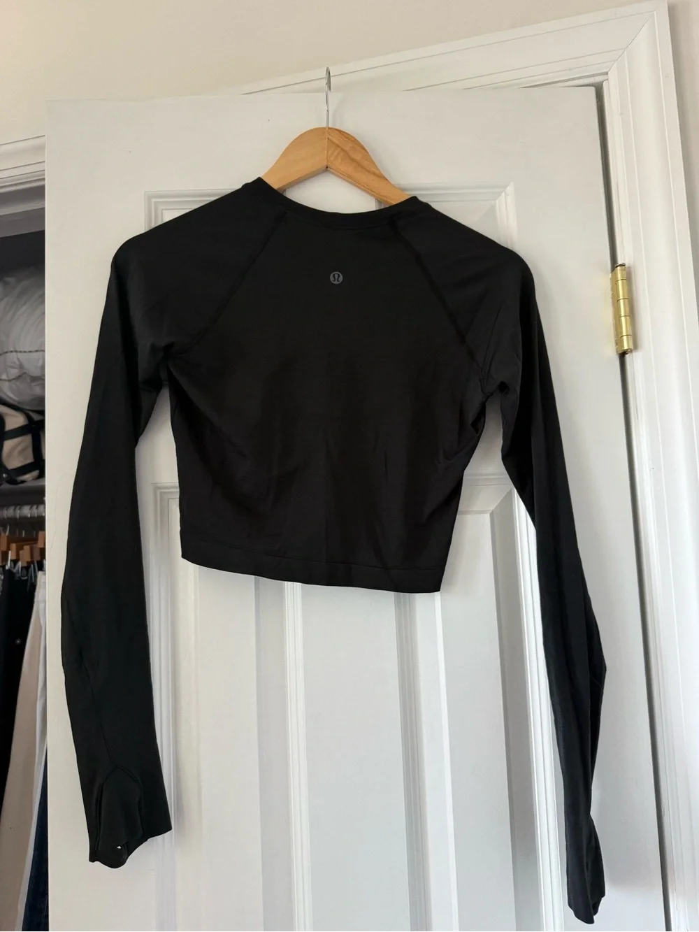 Lululemon Swiftly Tech Cropped Long Sleeve Shirt 2.0 in Black